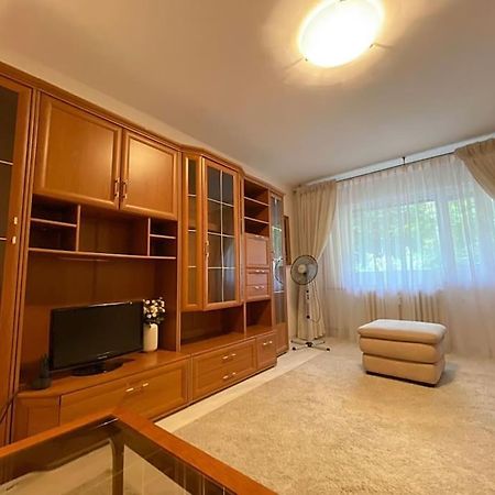 Lovely & Quiet 1-Bedroom Condo With Free Parking Bucharest Exterior photo