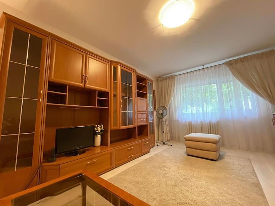 Lovely & Quiet 1-Bedroom Condo With Free Parking Bucharest Exterior photo